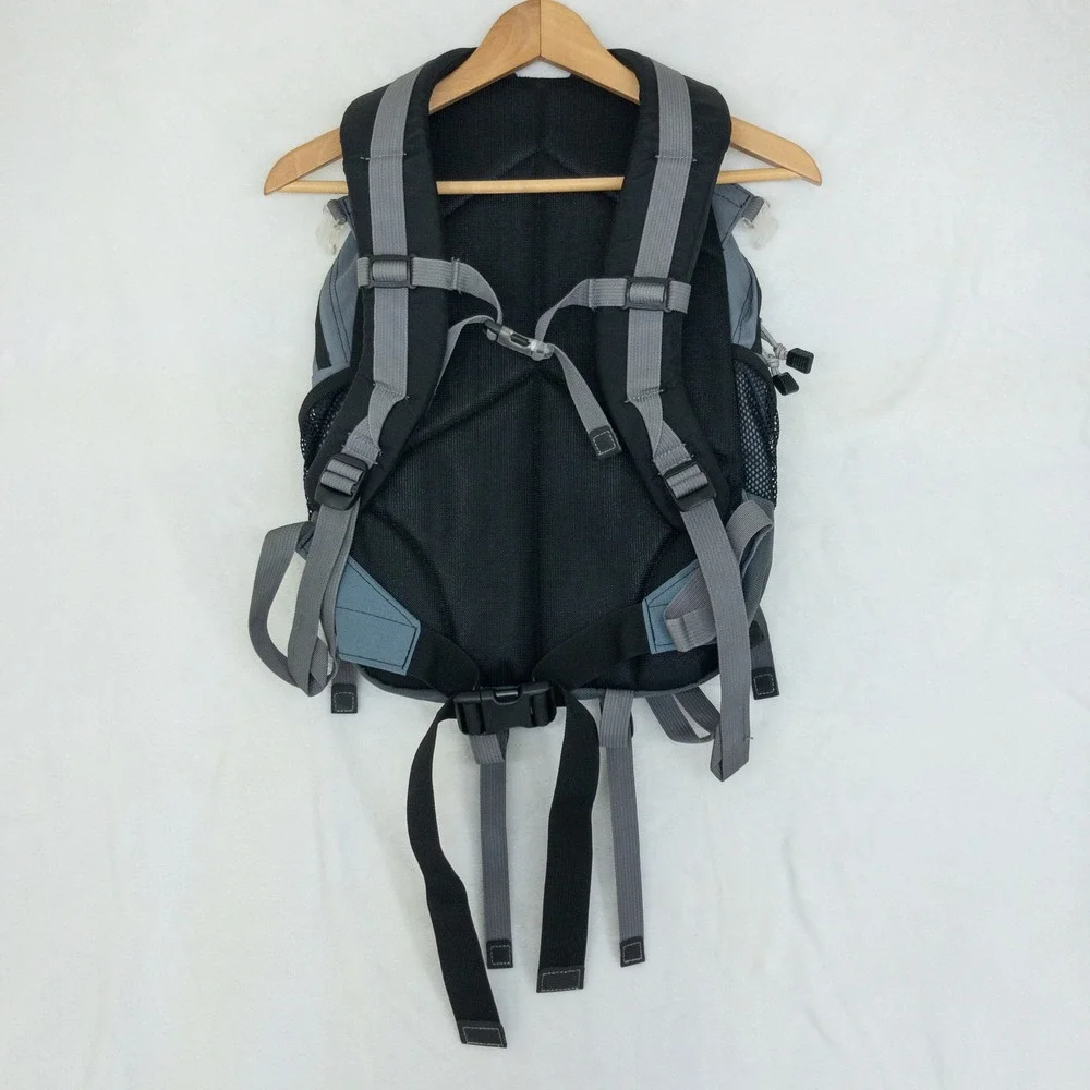 JanSport Equinox 33 Backpack Gray Technical Hiking Daypack Travel ISSUE
